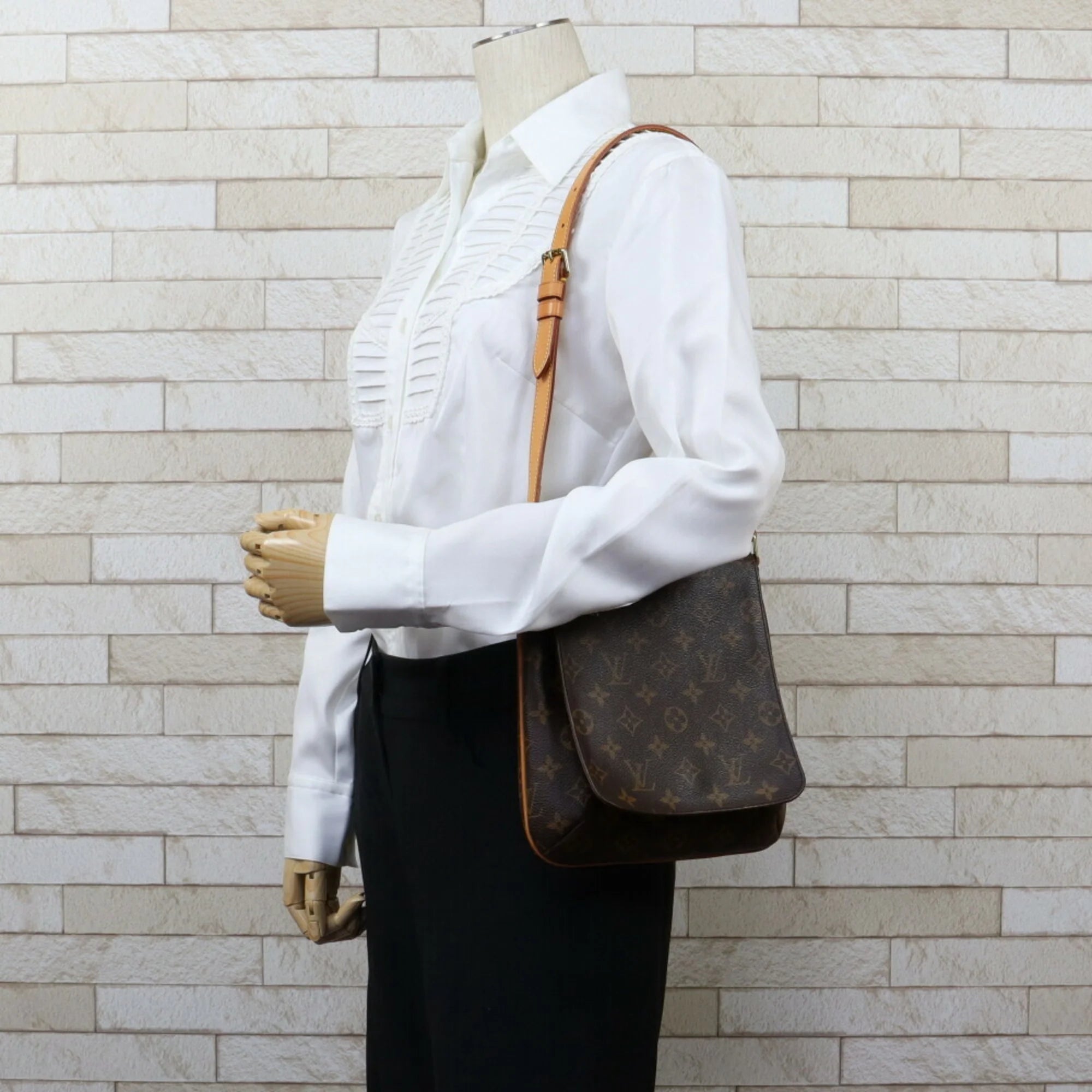 Brown Canvas Shoulder Bag L7037