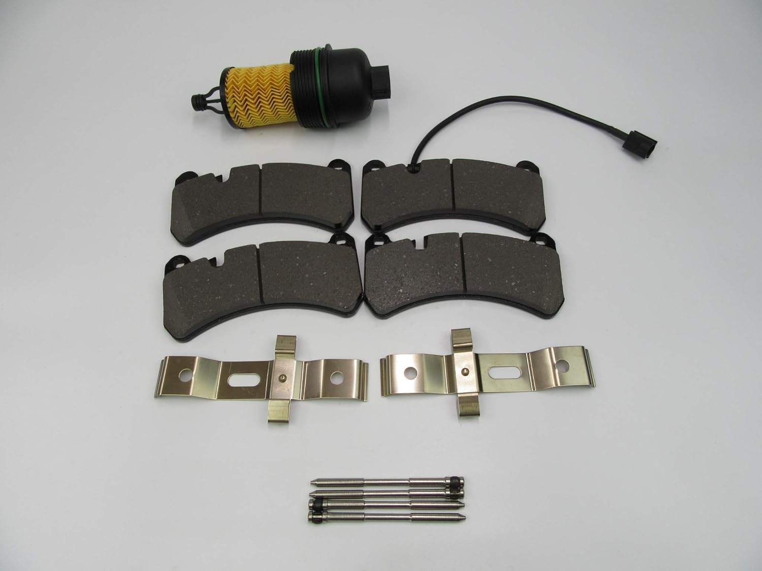 Replacement Front Brake Pads and Oil Filter for Maserati Ghibli Quattroporte P90251