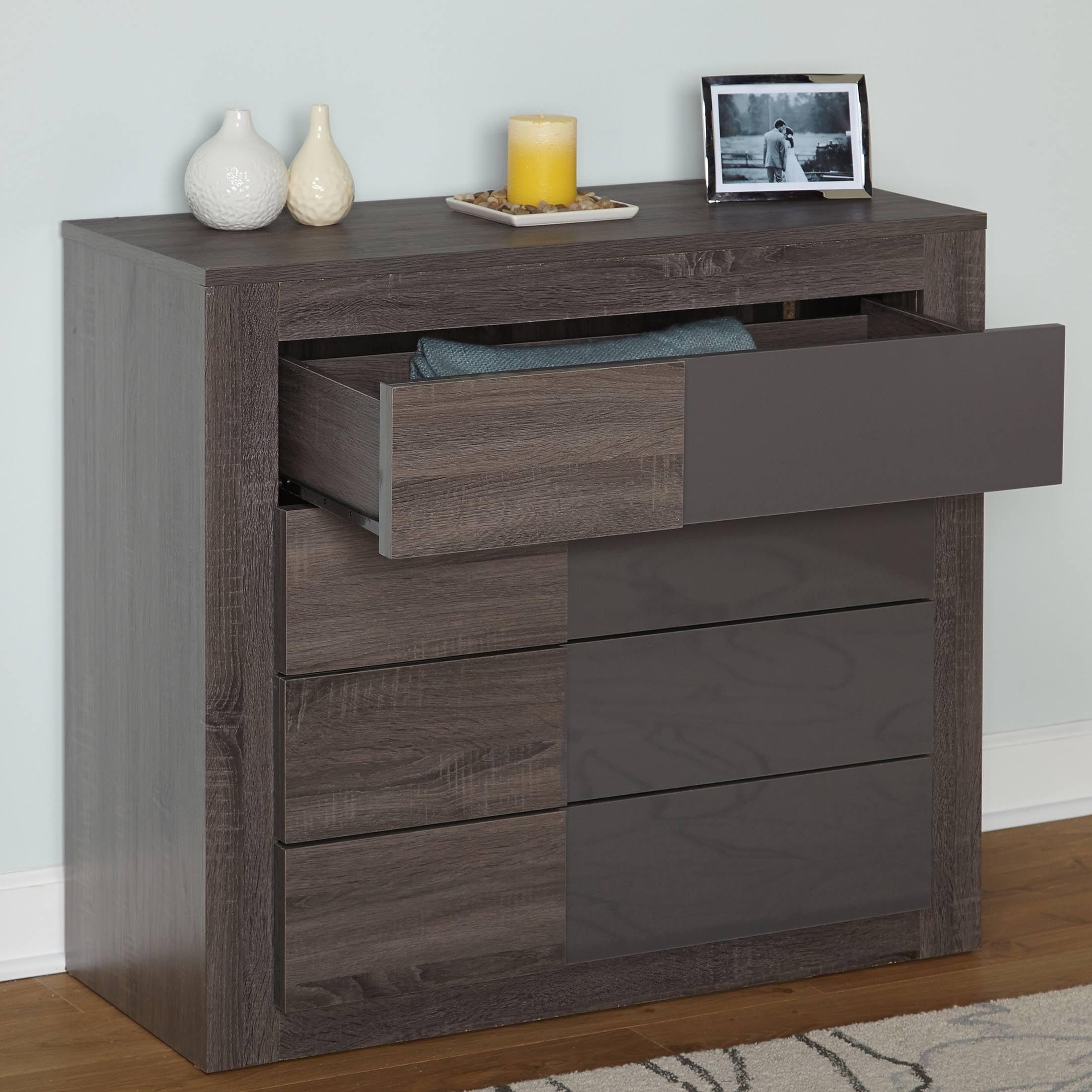 Dark Oak Finish 4-Drawer Chest O534847
