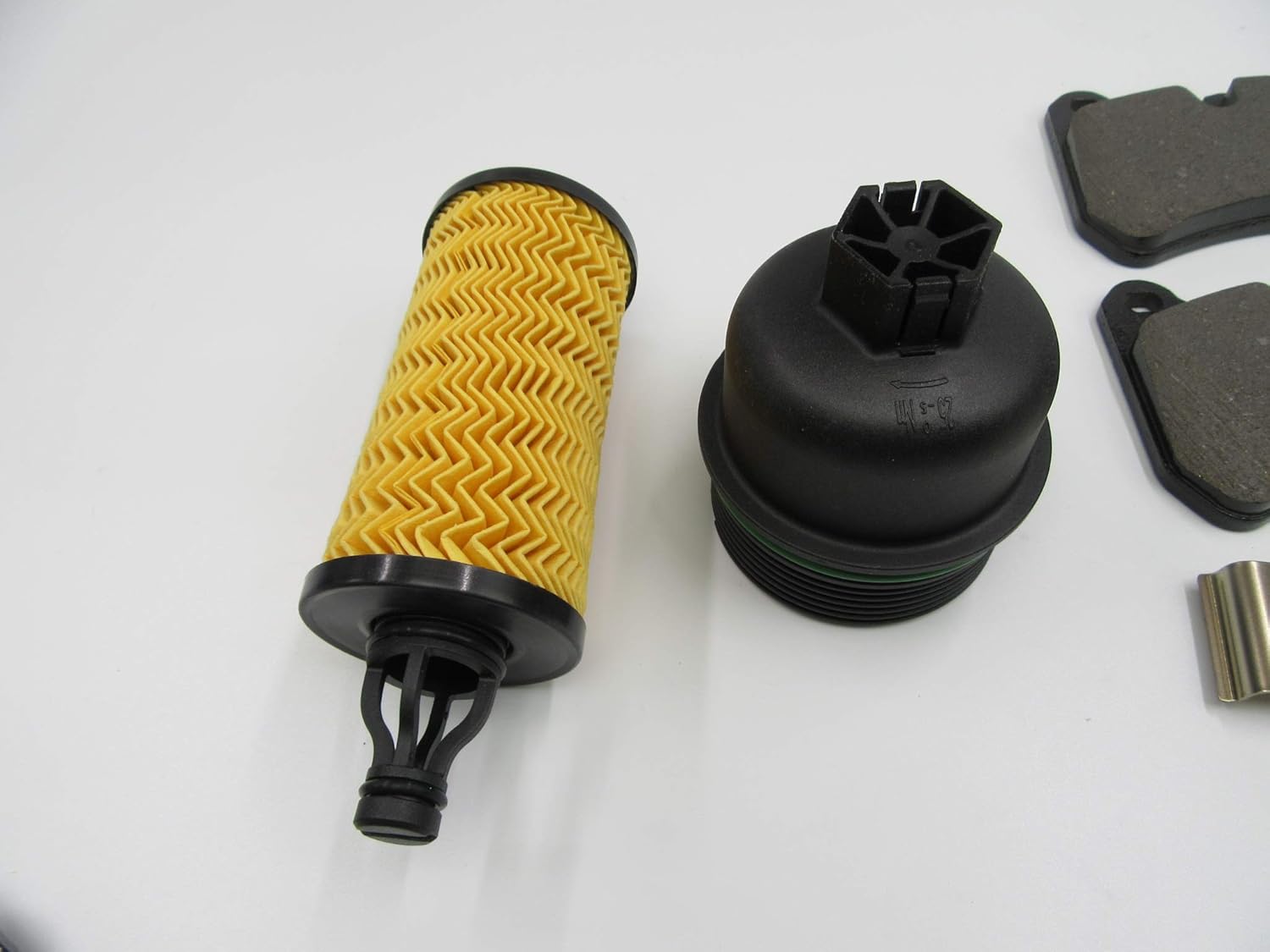 Replacement Front Brake Pads and Oil Filter for Maserati Ghibli Quattroporte P90251