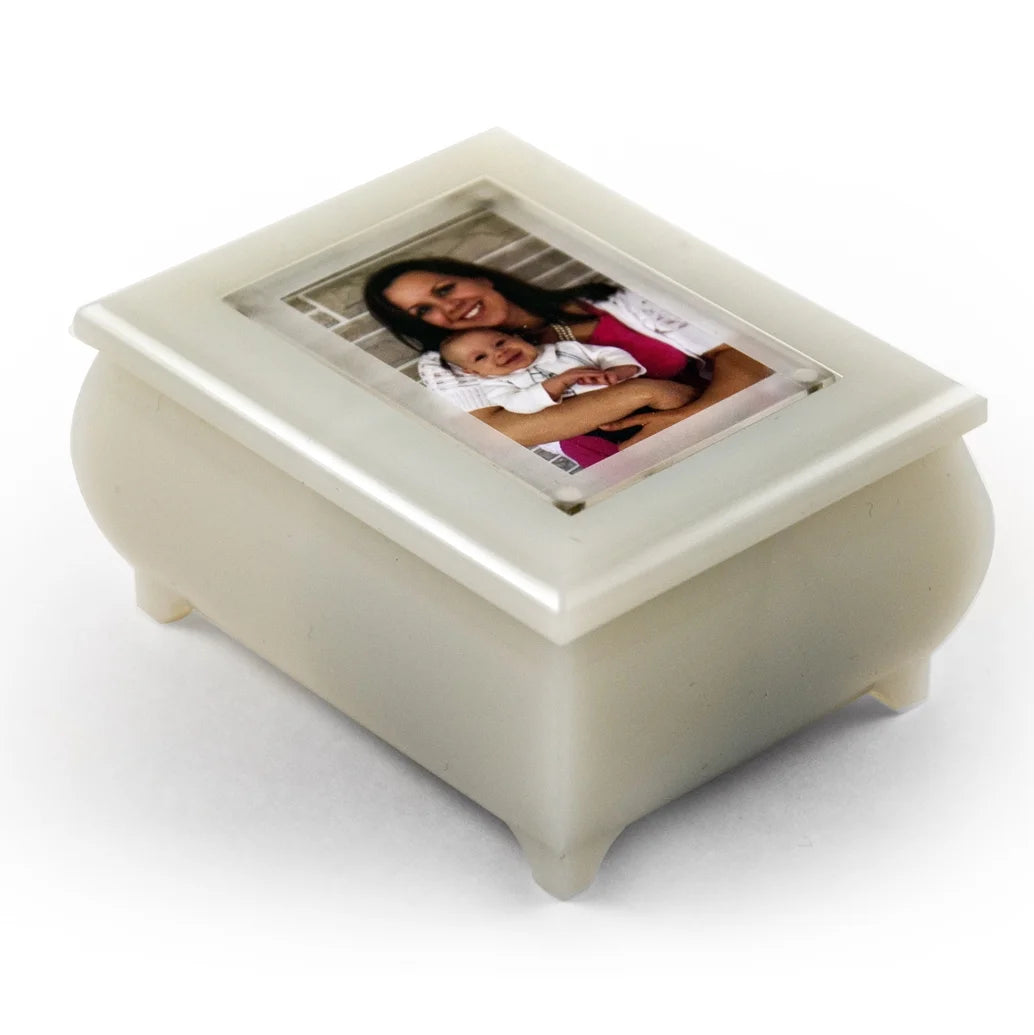 Pearl Photo Frame Music Box C739623
